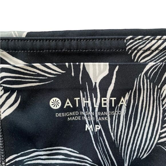 ATHLETA Navy Blue Floral Sonic Capri Size Medium Petite - Picture 8 of 9